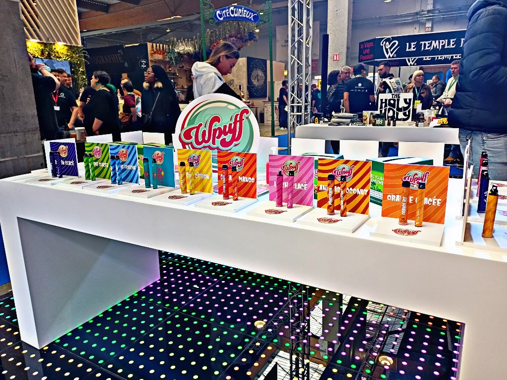 Wpuff sur le stand du fabricant Liquideo au salon Vapexo 2021 | Salon de la vape | Cigarette Electronique | E Liquide | Cigusto